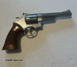 Smith & Wesson model 629 44 mag 6” S.S.